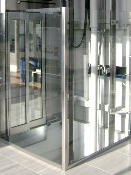 Panoramski lift, auto salon Split